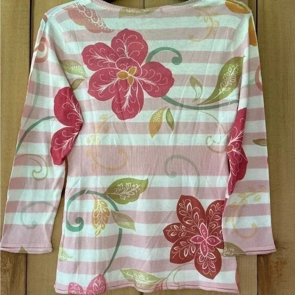 Cut Cute Sweater Size M​ - Picture 2 of 4
